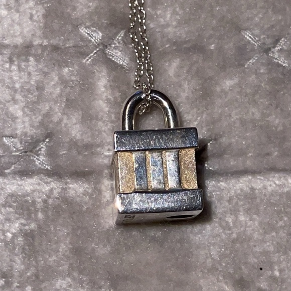 Preloved Tiffany n company necklace size is 16” great condition silver 925 - Picture 2 of 6